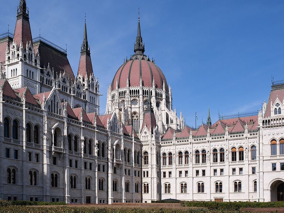 Parlamento ungherese 2/3